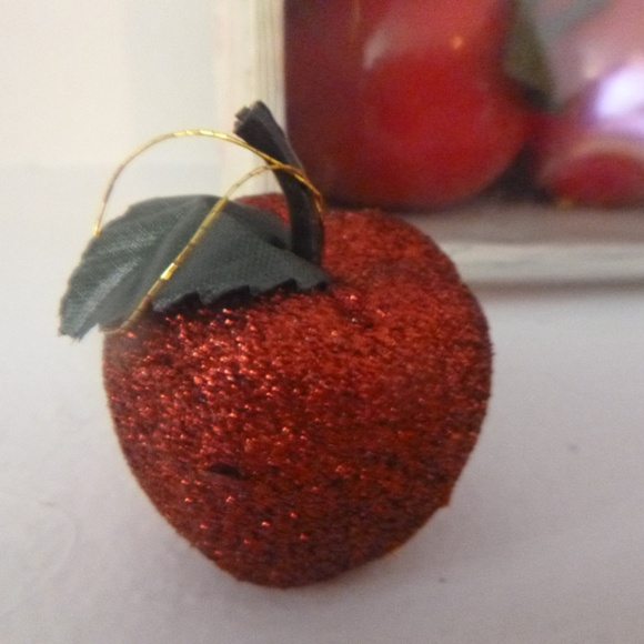 2 BOXES CRATE O' APPLES - GLOSSY RED APPLE ORNAMENTS BRADFORD FARMSw/BONUS - Picture 2 of 13